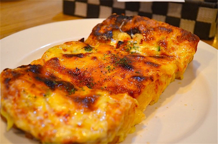 Original Pizza Toast Japan – Cafe Benisica Yurakucho Chiyoda Tokyo