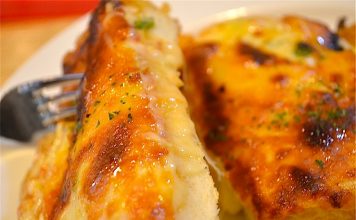 Pizza Toast and Kombucha at Café Benisica