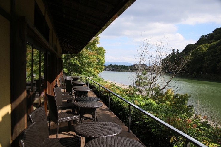 Cafe Hassui Terrace River View