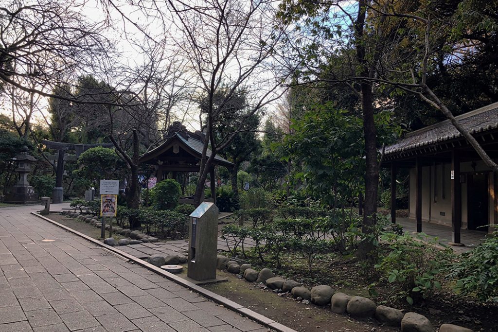 Let the shrine path guide you back through Enoshima island.