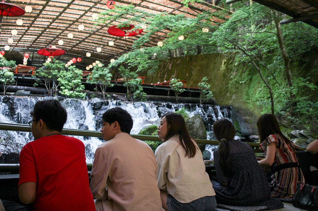 yuka dining, riverside dining, alfresco dining, kyoto river restaurants, kawadoko in kyoto