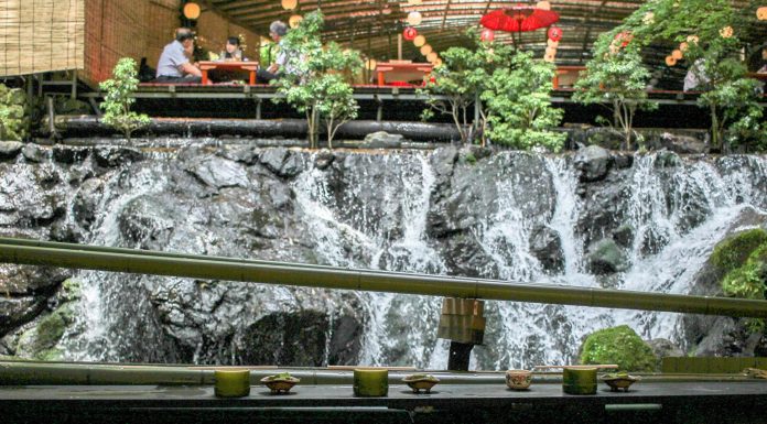 Nature’s Air-Con: Nagashi Sōmen Flowing Noodles Kawadoko Style at Hirobun, Kibune