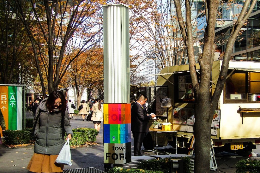 On weekdays, food trucks appear outside of the International Forum.