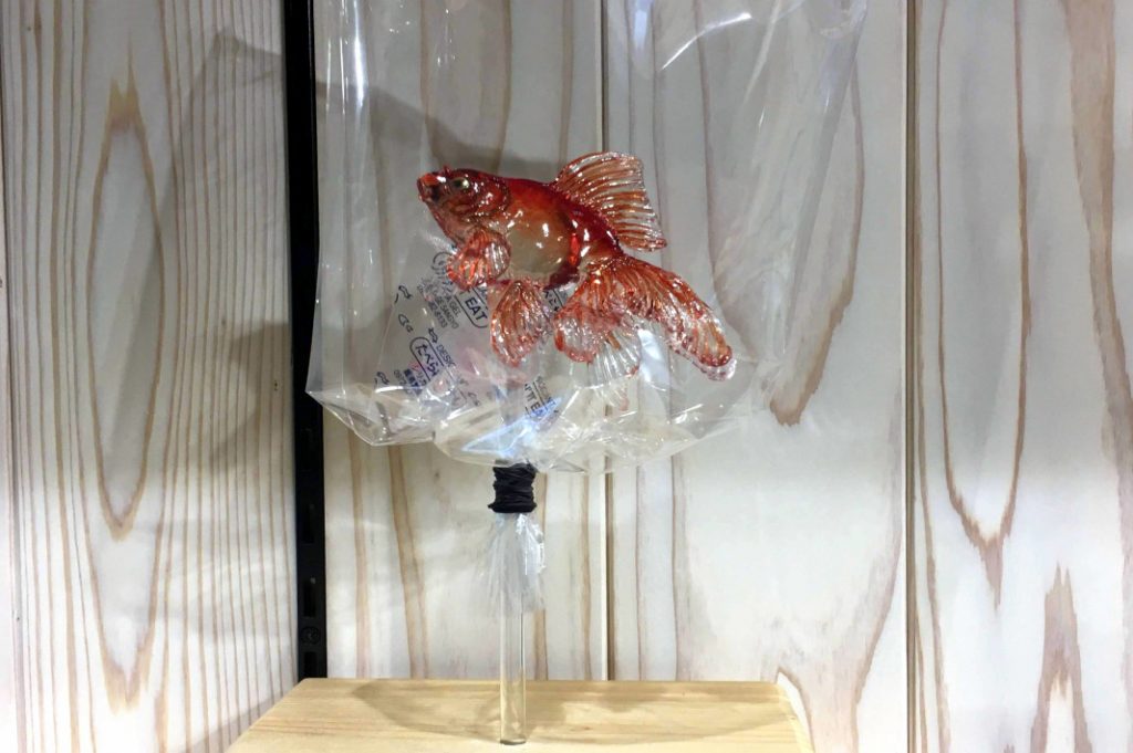 This fish amezaiku is the hallmark of Tezuka’s stores.