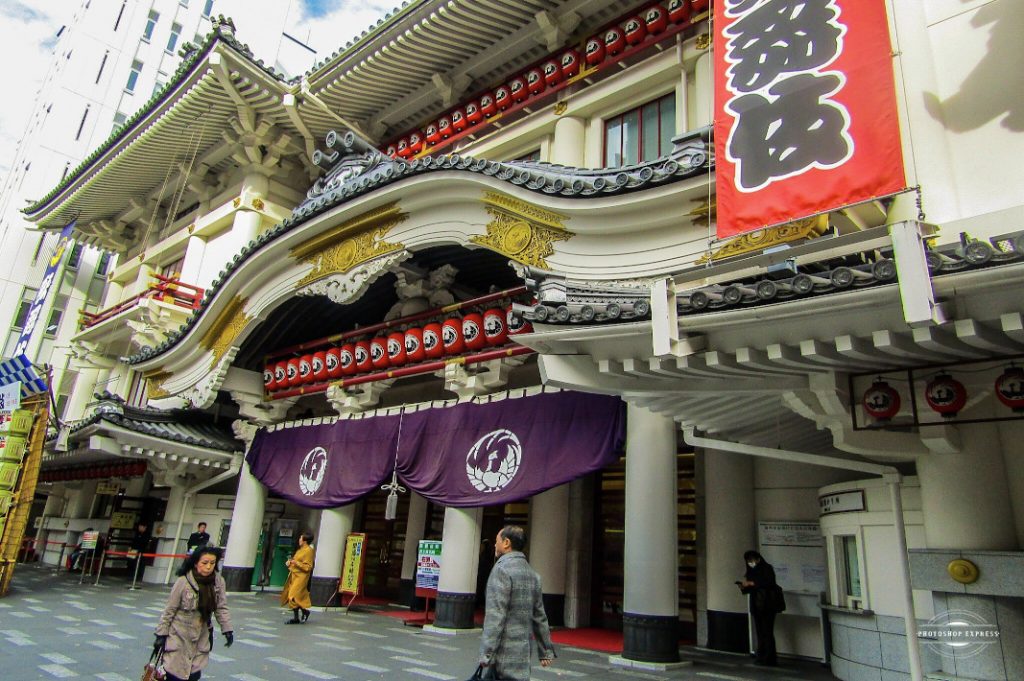 Ginza's Kabuki-za Theater is the main spot to see lavish kabuki productions.