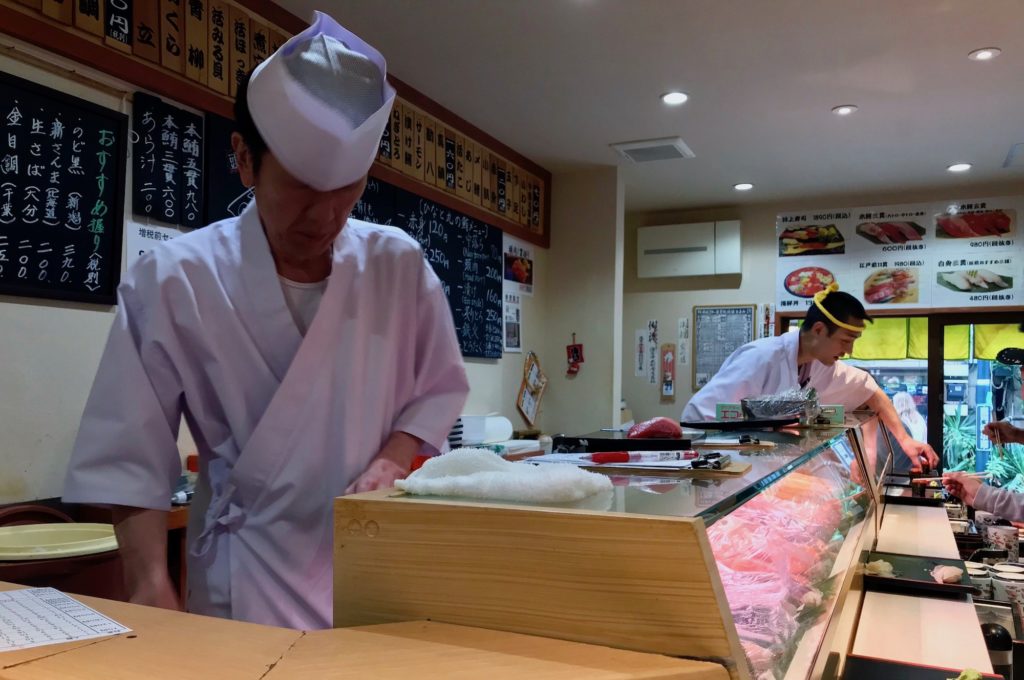 Inside standing sushi bar Hinatomaru