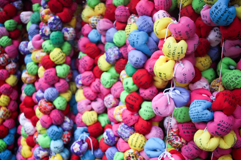 Yasaka Koshindo, the colourful ball shrine. Kyoto's most Instagrammable temple. 