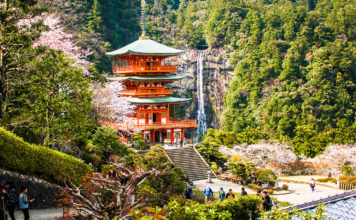 Visiting Nachisan and Kumano Nachi Taisha