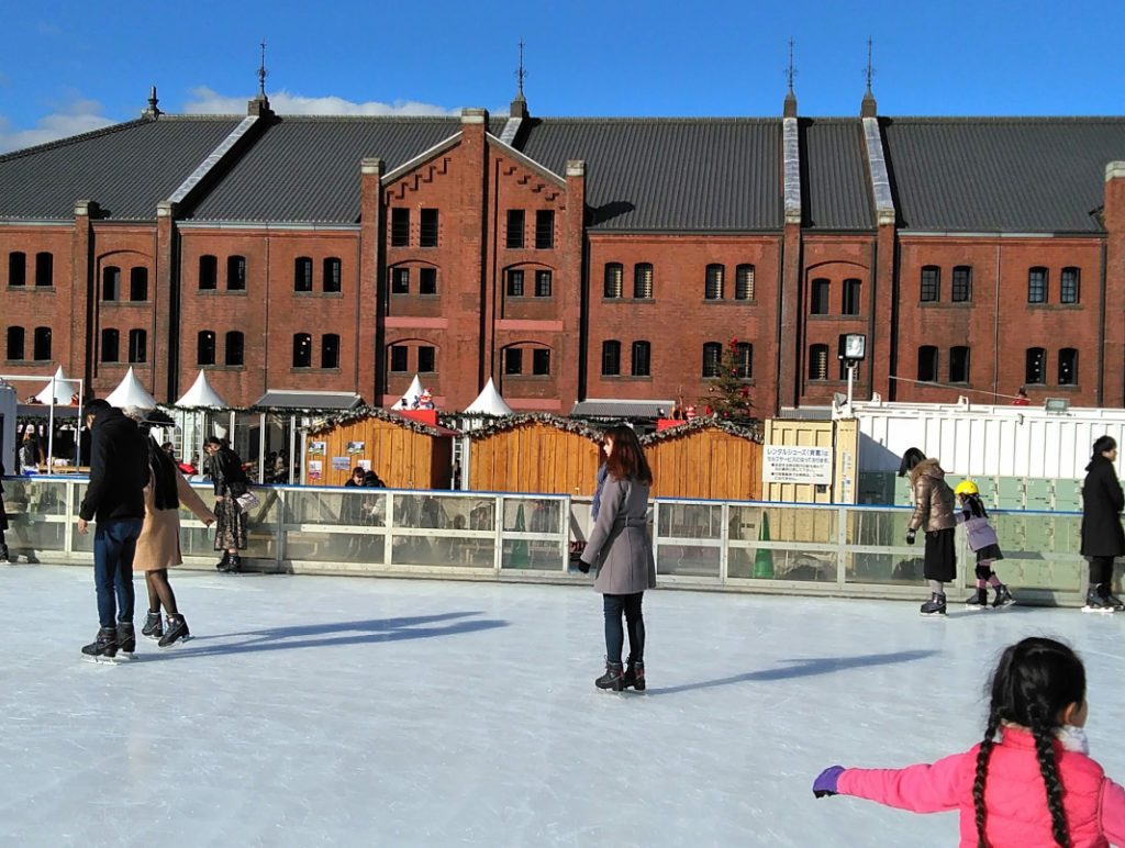 Looking for fun winter activities in Tokyo? Show off your skating skills at the Art Rink