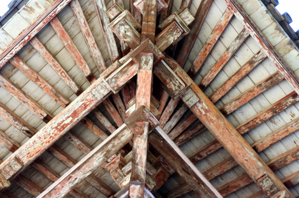 Heavy beams are needed to shelter the Great Buddha