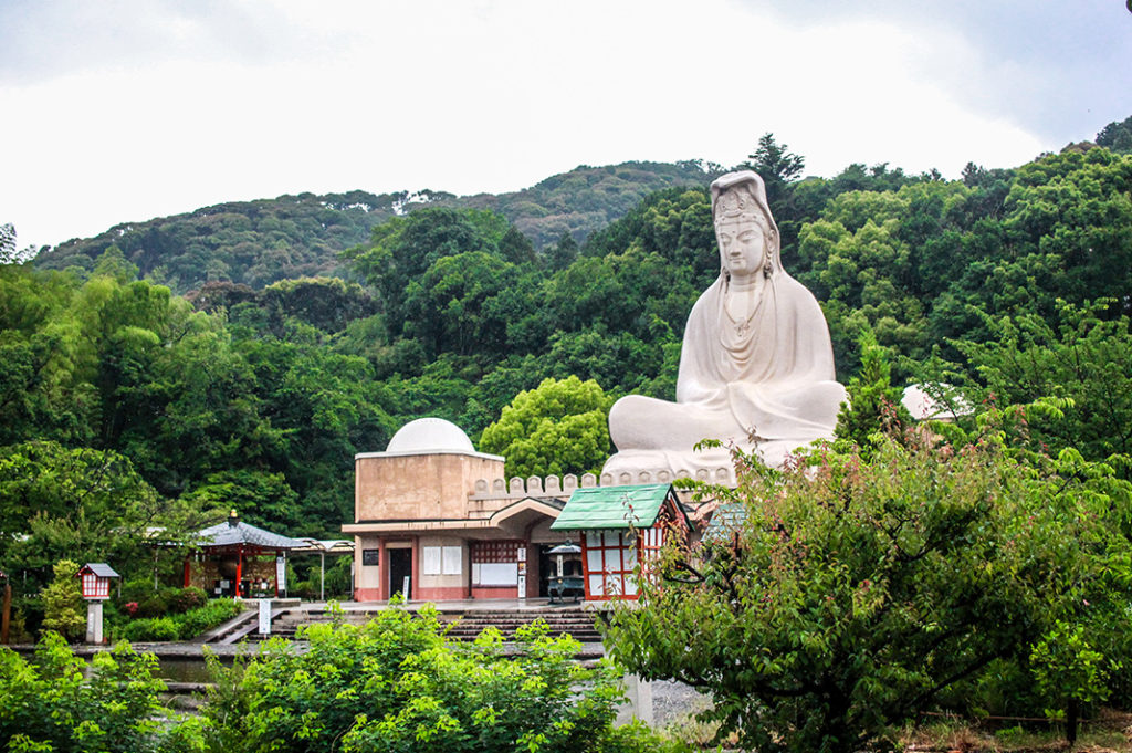 Ryozen Kannon, located at the foothills of the Higashiyama mountains is one of my favourite hidden gems in Kyoto. 