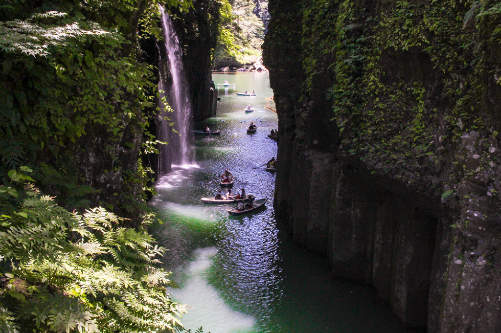 Rowing through Takachiho Gorge 