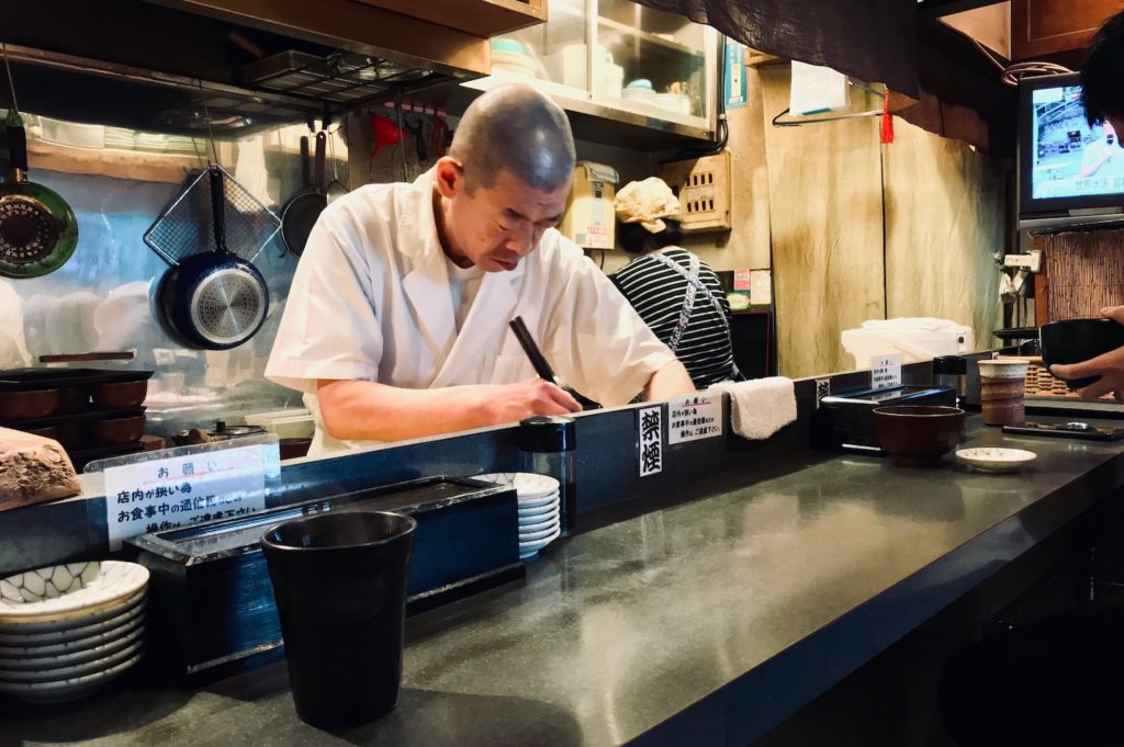 Making tuna bowls at Roppongi restaurant Magurodake Bono Shirakawa