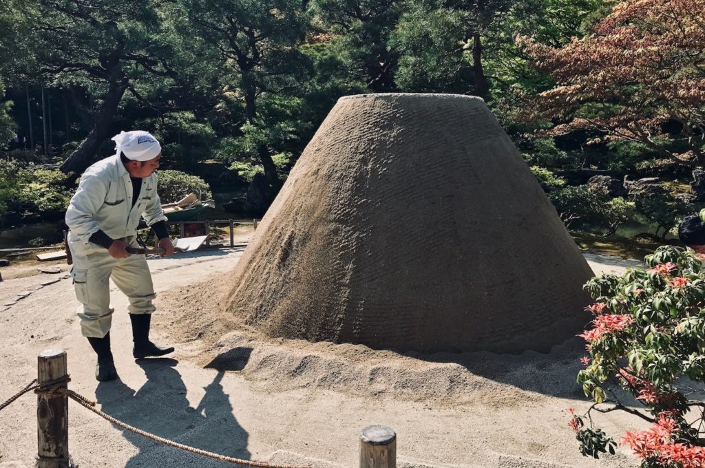 Building the Moon-Viewing Mound