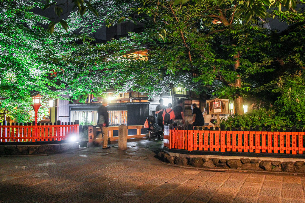 Things to do at night in Kyoto: explore Gion