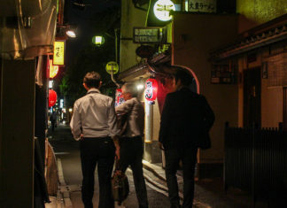 Kyoto After Dark: An Evening Stroll through Pontocho and Gion