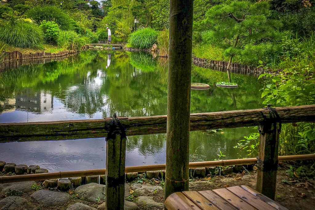 Take a rest by Mukojima-Hyakkaen Garden's pond