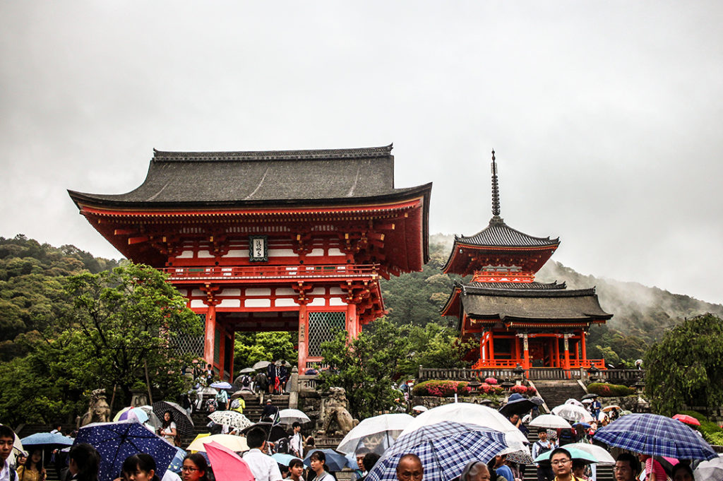 Nio-mon main gate at Kiyomizudera temple