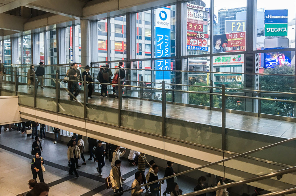 You can photograph the Shibuya Crossing from the walkway between Shibuya Station and Shibuya Mark City 