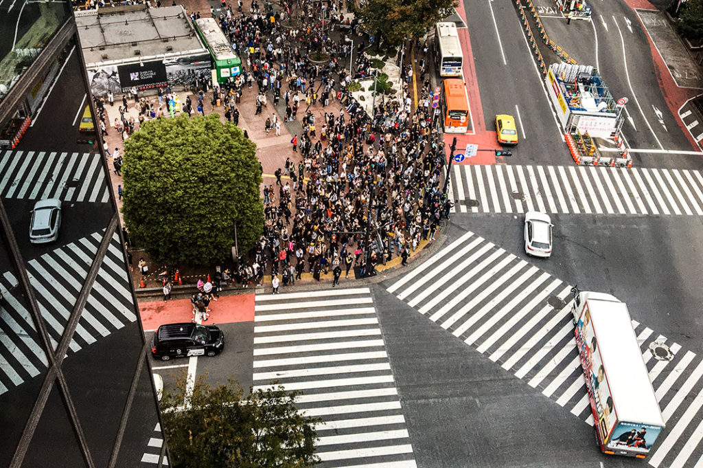 Photo view of the Shibuya Crossing from Magnet