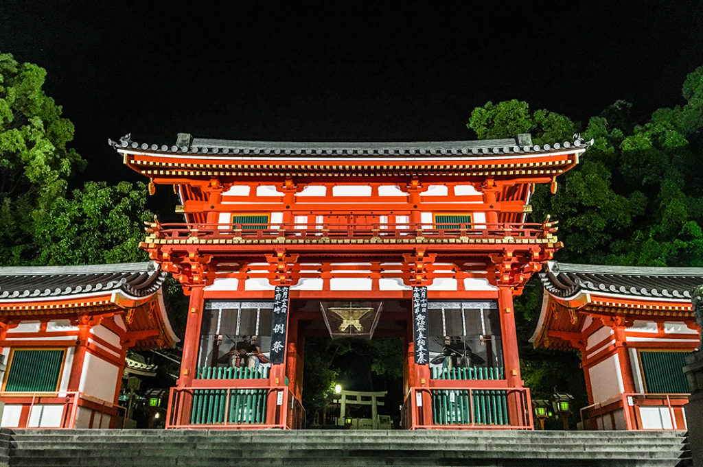Walking tour in Kyoto:  Yasaka Shrine, the gem of Gion. 
