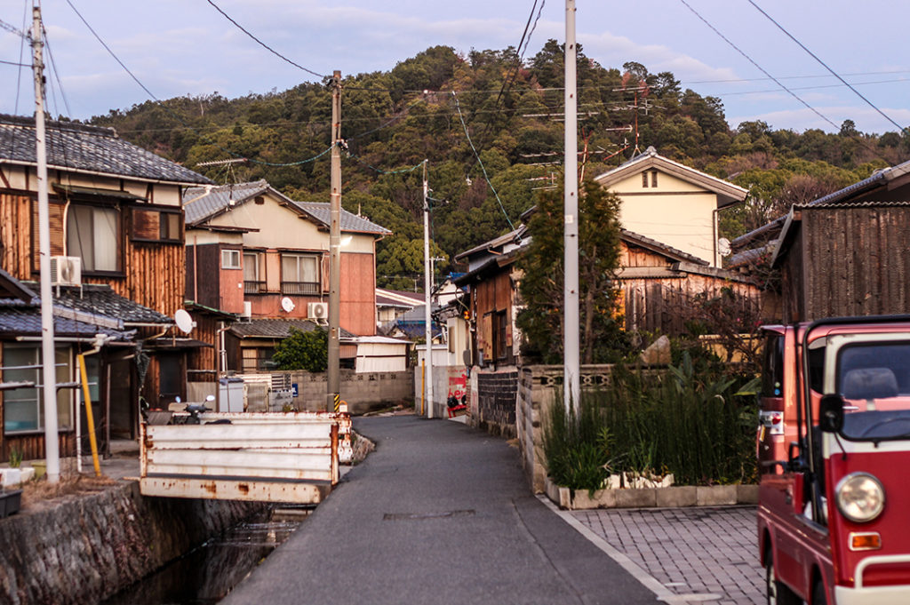 The various methods of transport on Naoshima: views while walking 