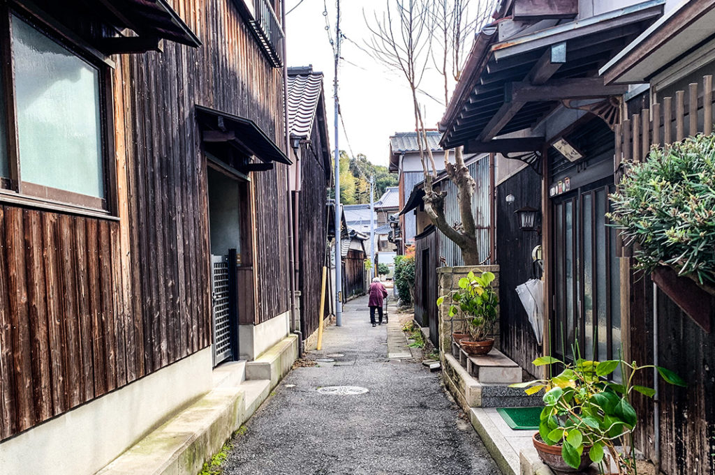 The various methods of transport on Naoshima: views while walking 