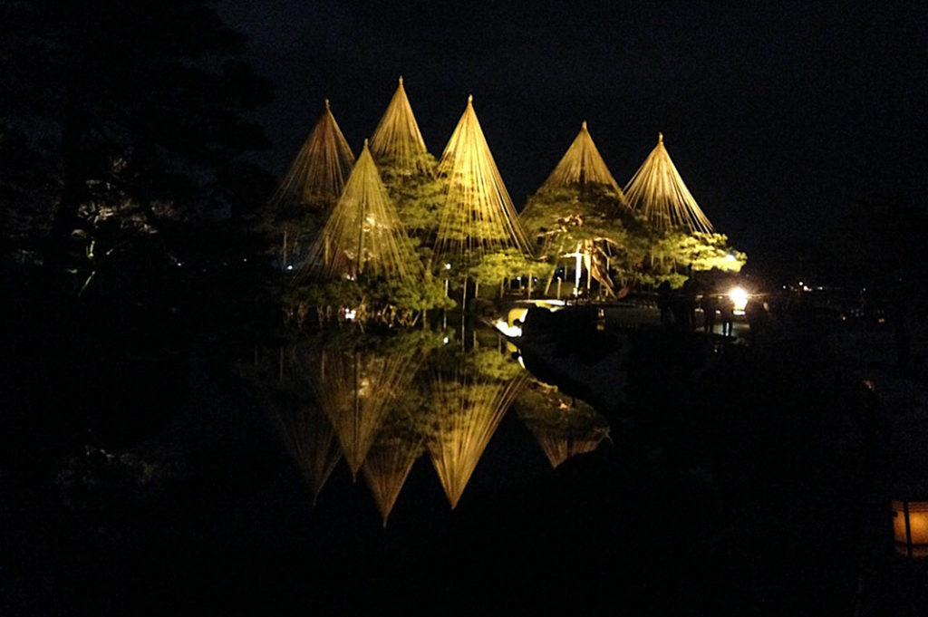 Kenrokuen Garden is one of the best things to do in Kanazawa and one of the best Japanese gardens in Japan