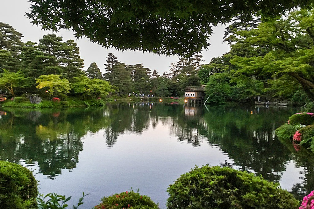 Kenrokuen Garden is one of the best things to do in Kanazawa and one of the best Japanese gardens in Japan