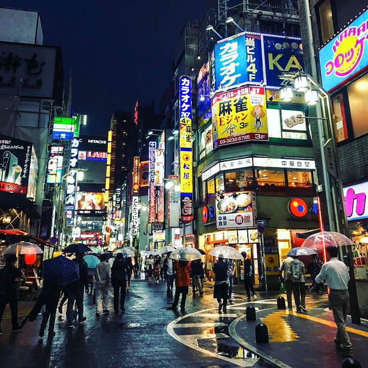 Guide to kabukicho: Neon