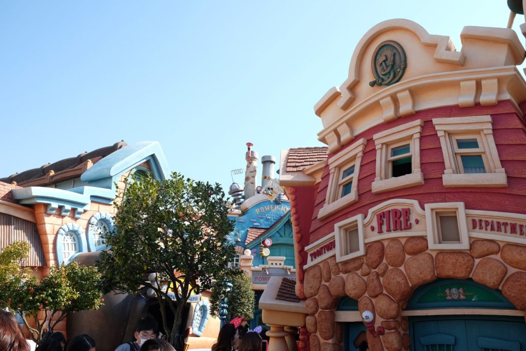 toontown disneyland theme park attractions