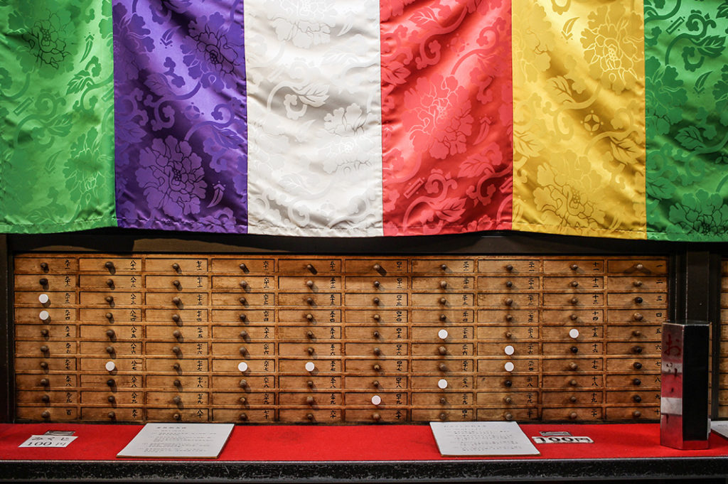 Omikuji desk