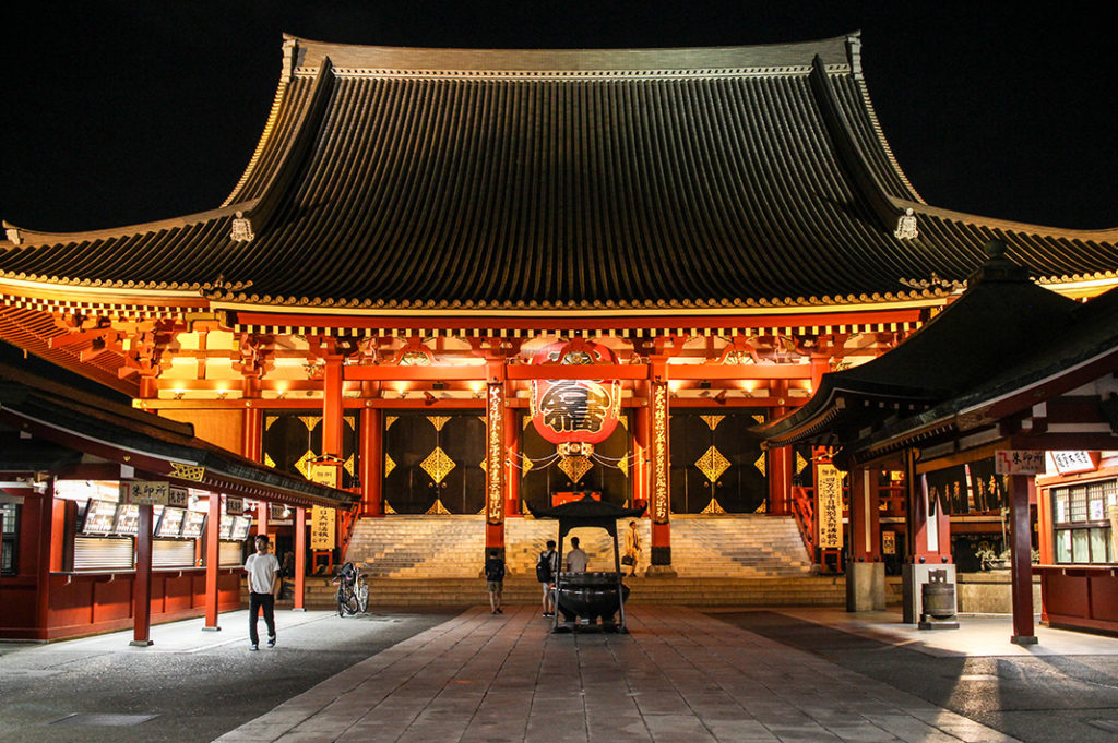 Visiting Sensoji temple at night