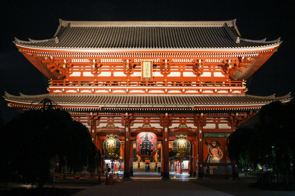 Visiting Sensoji temple at night