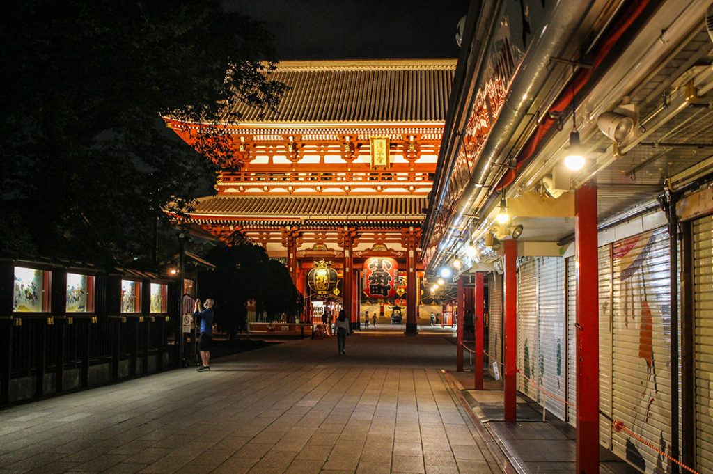 Nakamise dori at night 