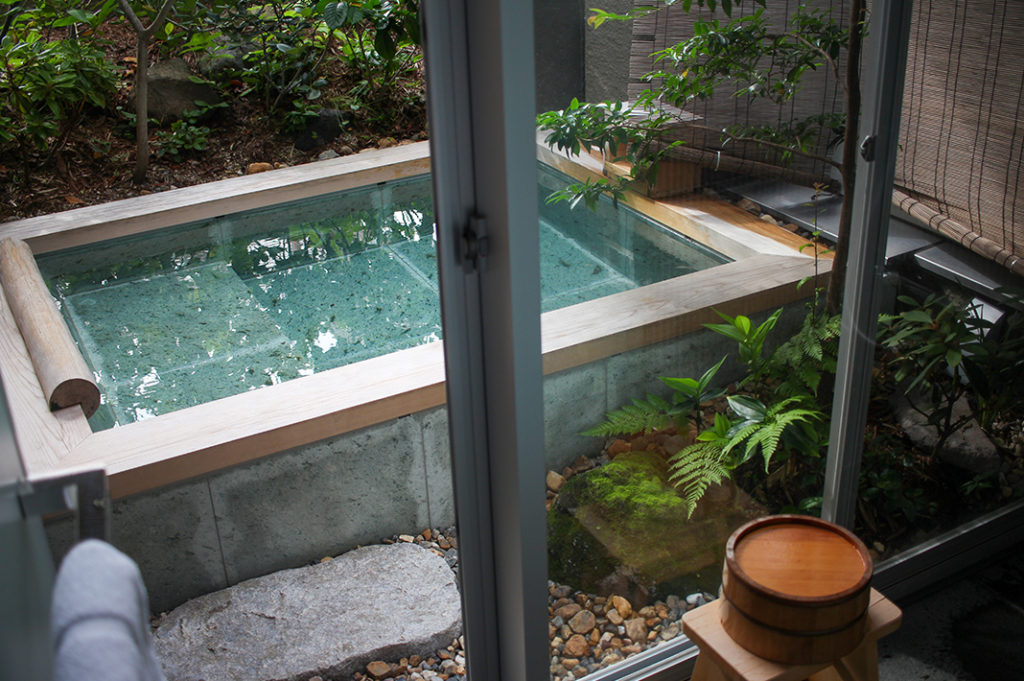 The balcony bathtub at Cyashitsu Ryokan 