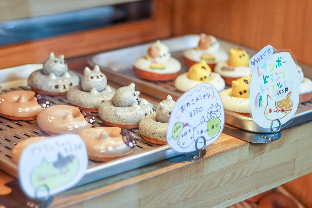 Cute cakes at japanese bakeries