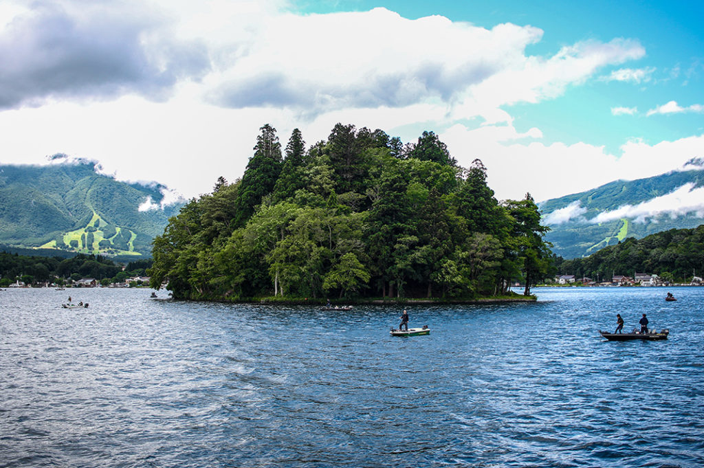 The 15km Lake Nojiri Loop Course offers quiet vistas, ancient trees and glimpses into rural life as you walk around an idyllic glacial lake.