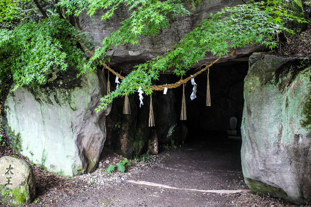 The eerie cave 