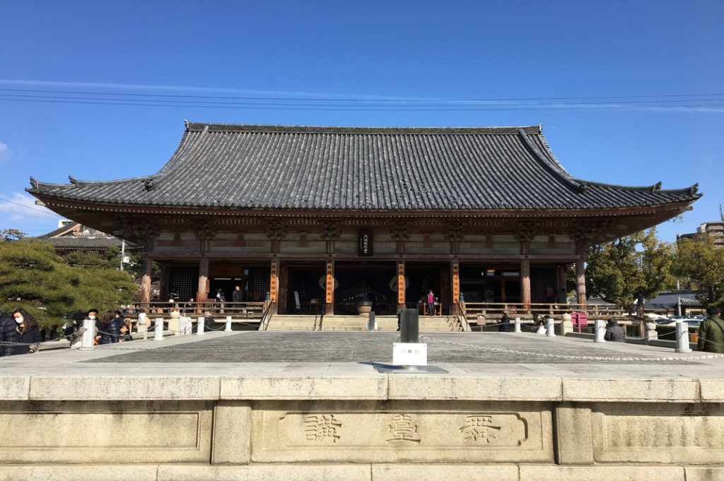 shitennoji stemple hinsekai district