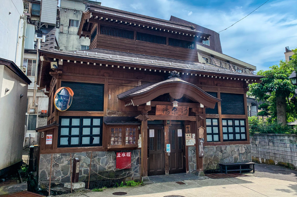 Kawahara-yu: One of the free soto-yu hot springs in Nozawa Onsen