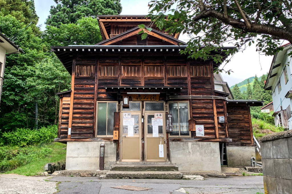 Taki-no-yu: : one of Nozawa Onsen’s free onsen. 