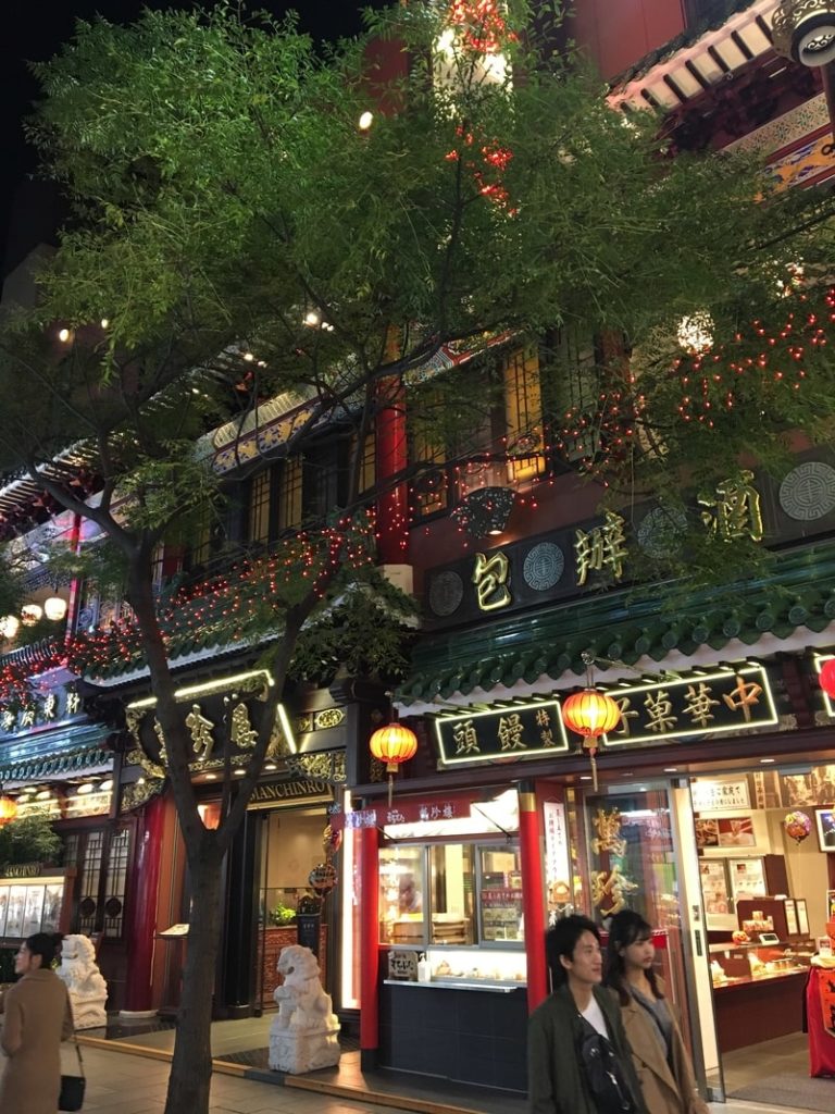 chinese restaurants in yokohama chinatown, make sure to visit the nearby masobyo temple