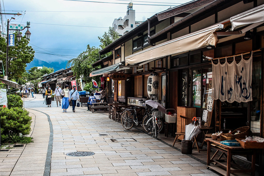 Nawate dori, or Frog Street. 