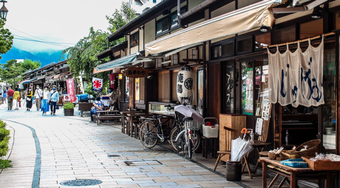 Nawate dori: Matsumoto’s Charming Frog Street