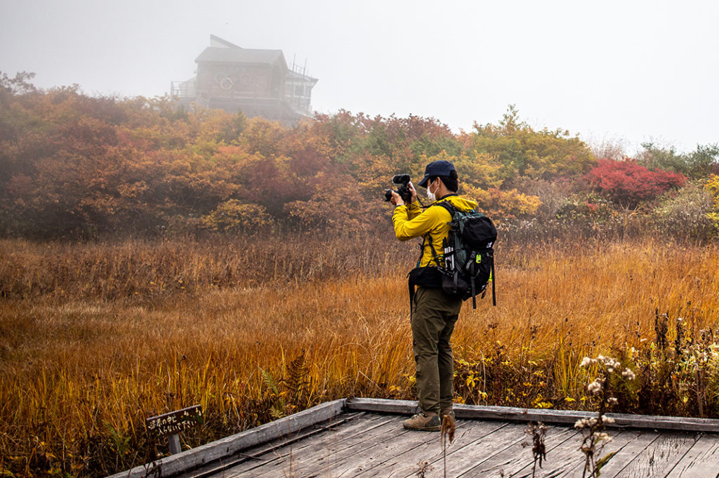 Taking photos at Kurobishidaira