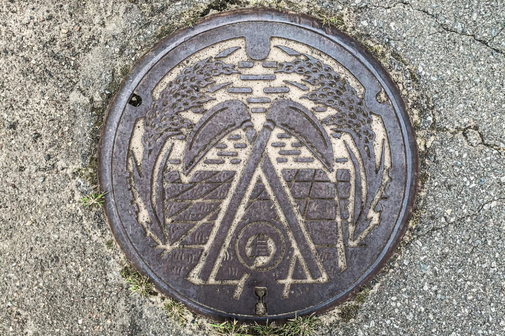Japanese manhole cover art - Furuma Nagano