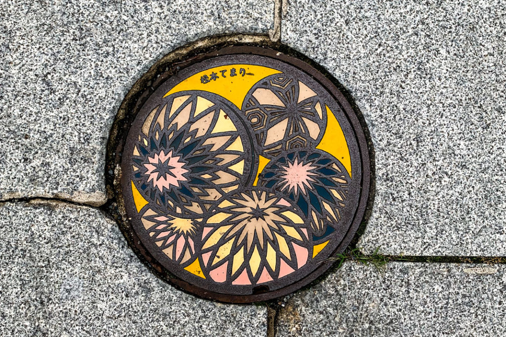 Japanese manhole cover art - Matsumoto 