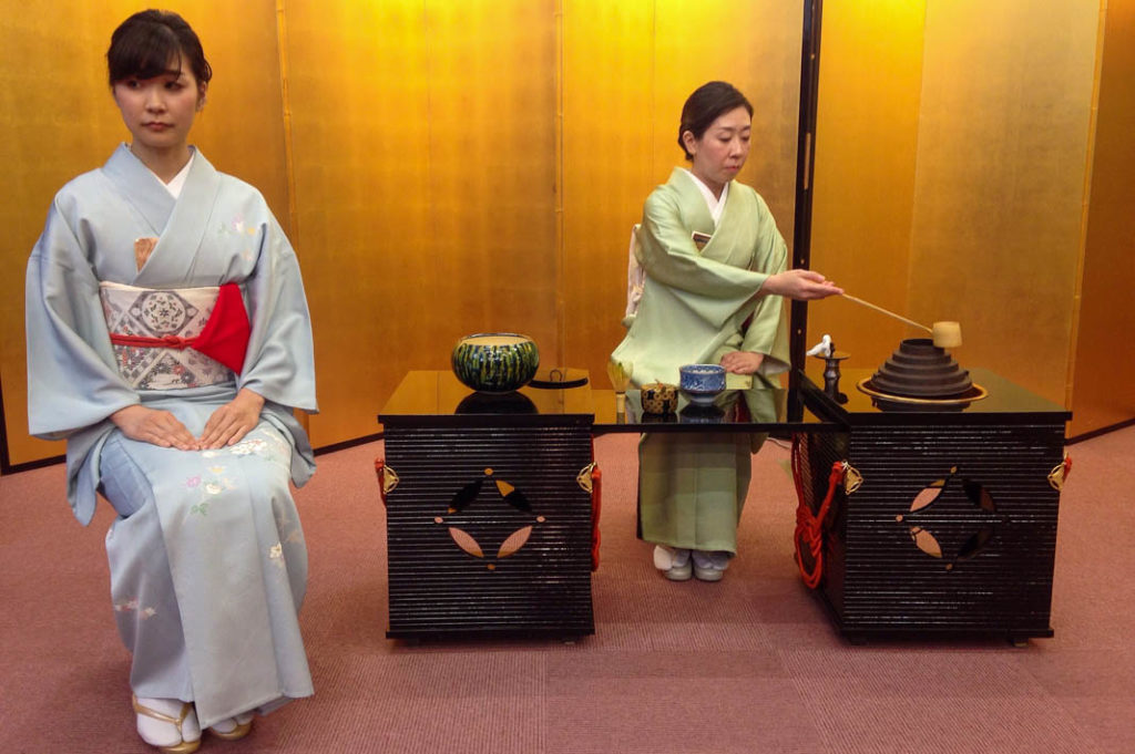 Things to do in Kanazawa: The tea ceremony at Kanazawa Odori