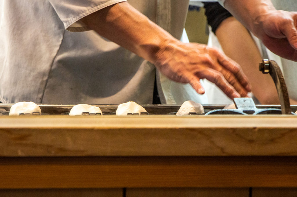 Making Umegae-mochi 